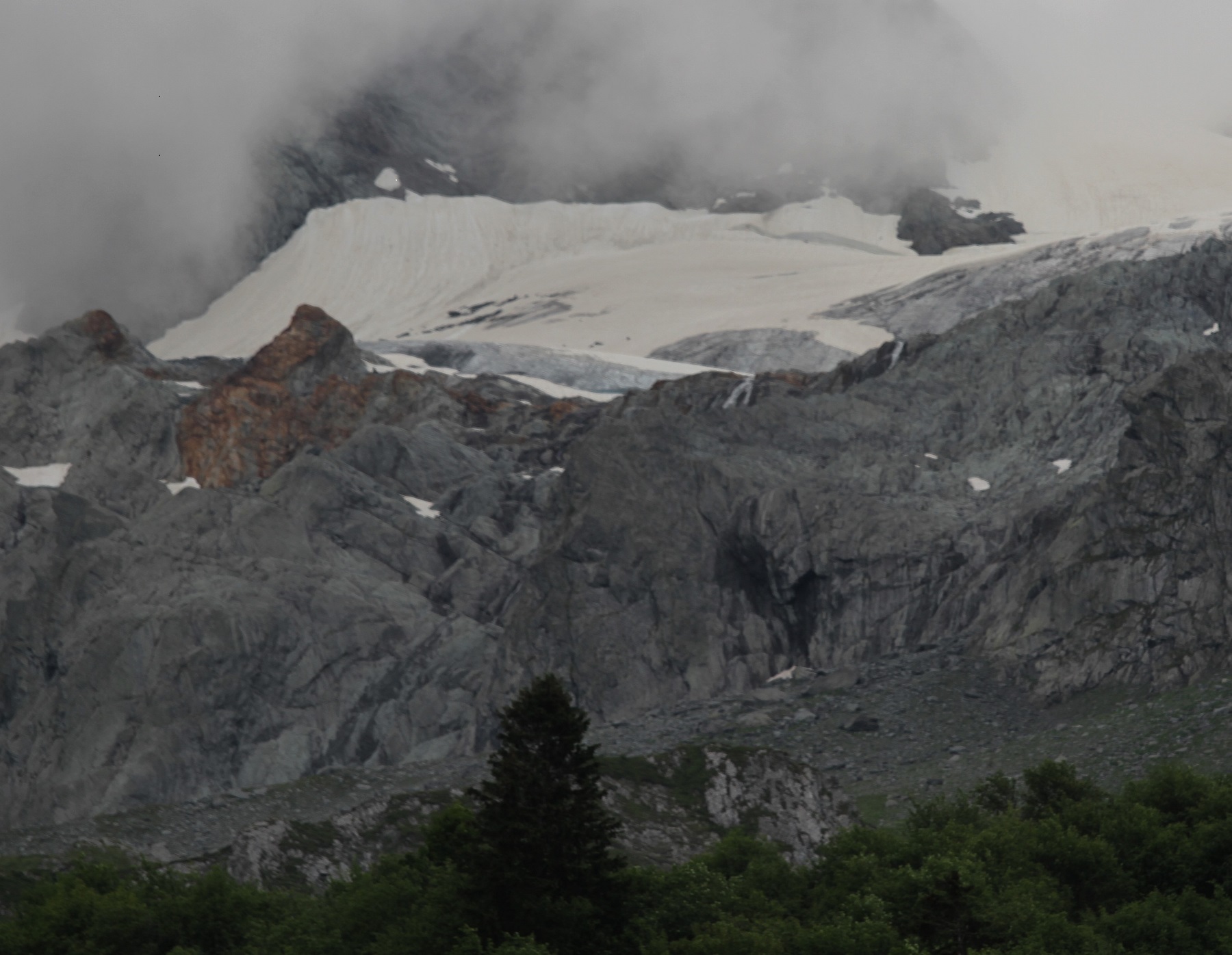 Montagne embrumee